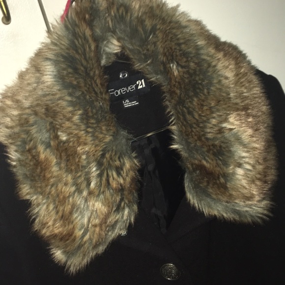 Beautiful coat - Picture 3 of 4